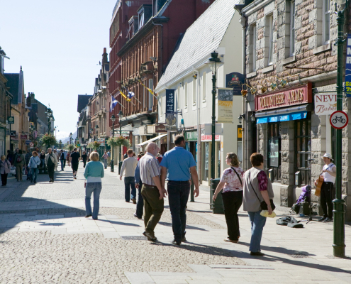 visit-fort-william: High Steet shopping